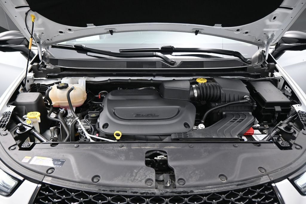 Used 2024 Chrysler Pacifica Limited w/ Uconnect Theater Family Group FWD image 36