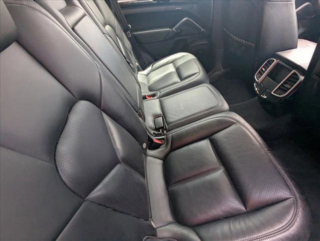 Used 2018 Porsche Cayenne S image 17