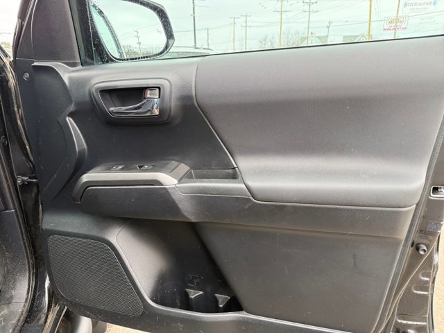 Used 2019 Toyota Tacoma TRD Sport w/ Technology Package image 23