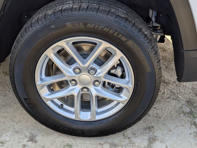 New 2026 Jeep Grand Cherokee L Laredo RWD image 8