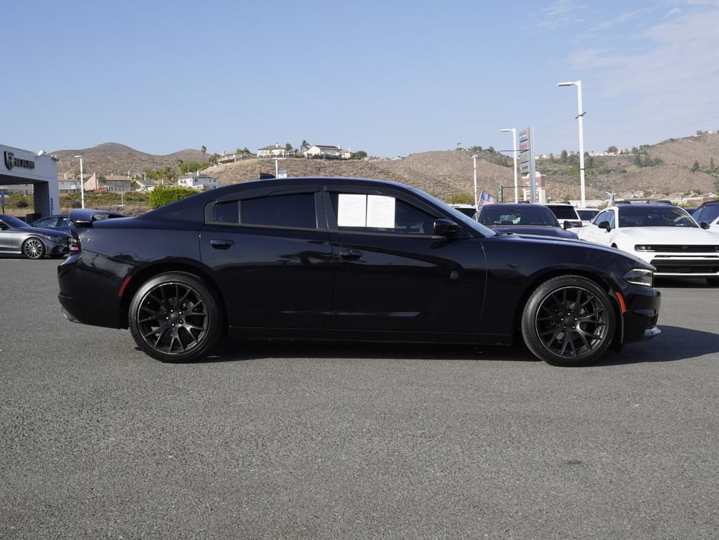 Used 2016 Dodge Charger SXT RWD image 3