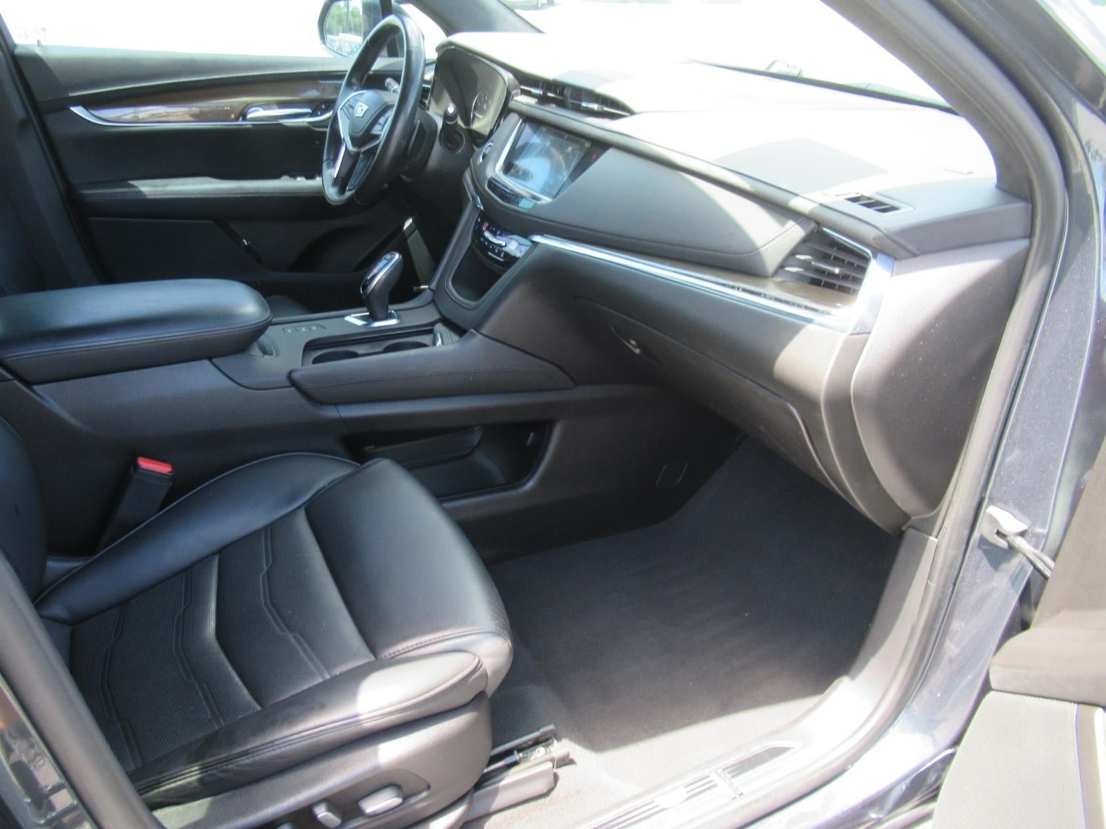 Used 2019 Cadillac XT5 Platinum AWD/4WD image 11