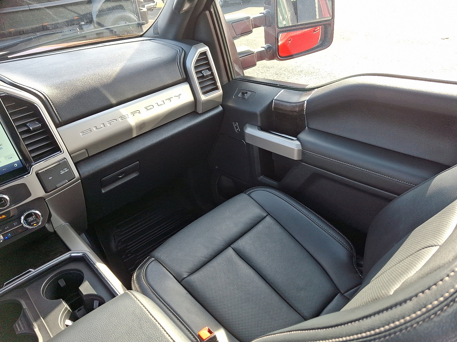 Used 2022 Ford F250 Lariat w/ Black Appearance Package image 16