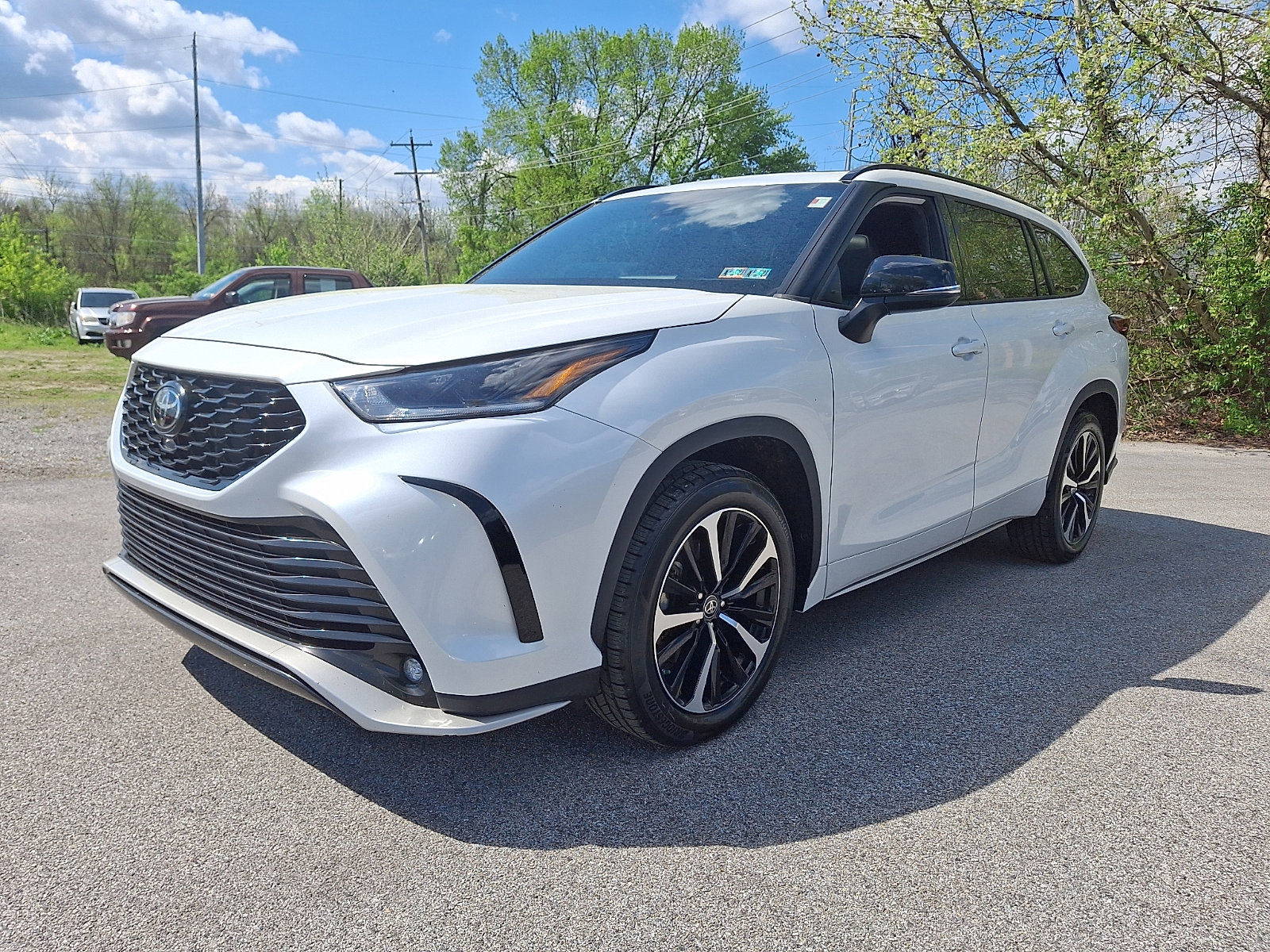 Used 2022 Toyota Highlander XSE FWD video 3