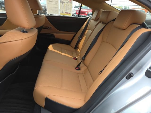 Used 2023 Lexus ES 350 w/ Premium Package FWD image 11