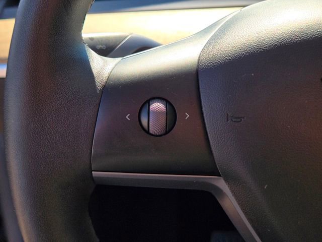 Used 2021 Tesla Model Y Long Range image 30