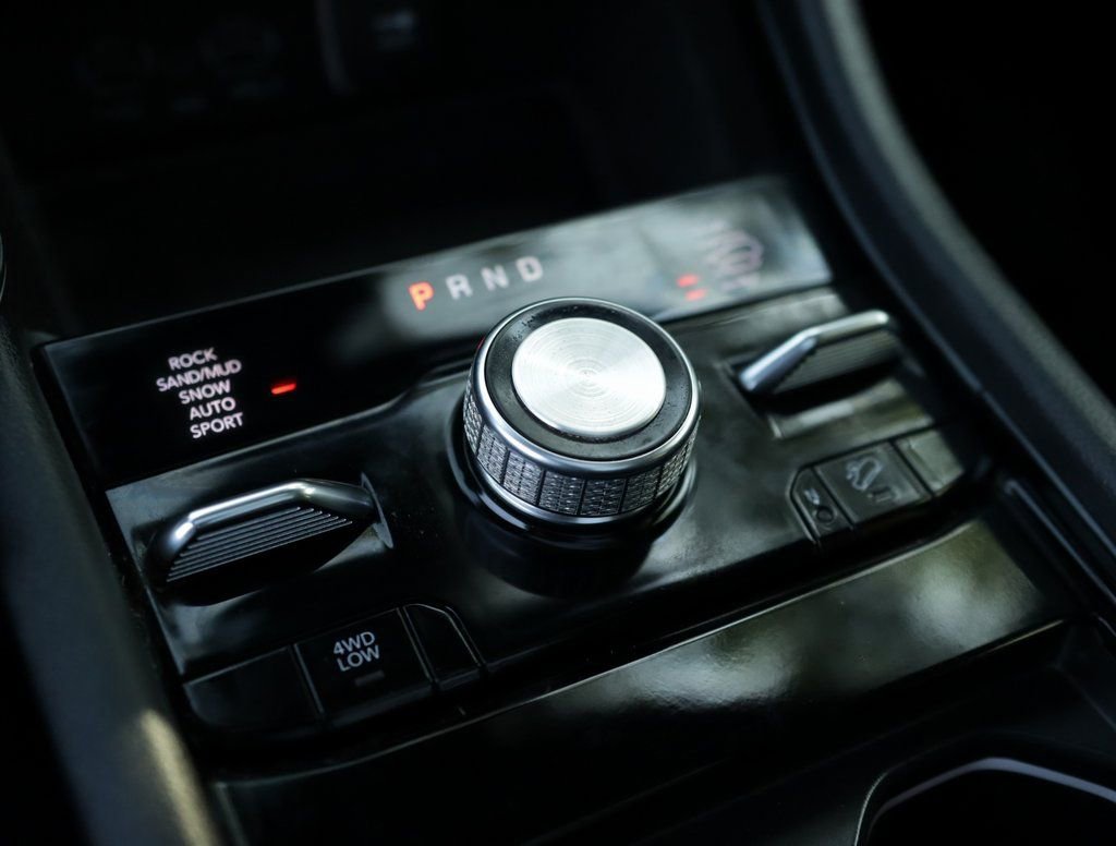 Used 2022 Jeep Grand Cherokee Overland w/ Luxury Tech Group IV image 24