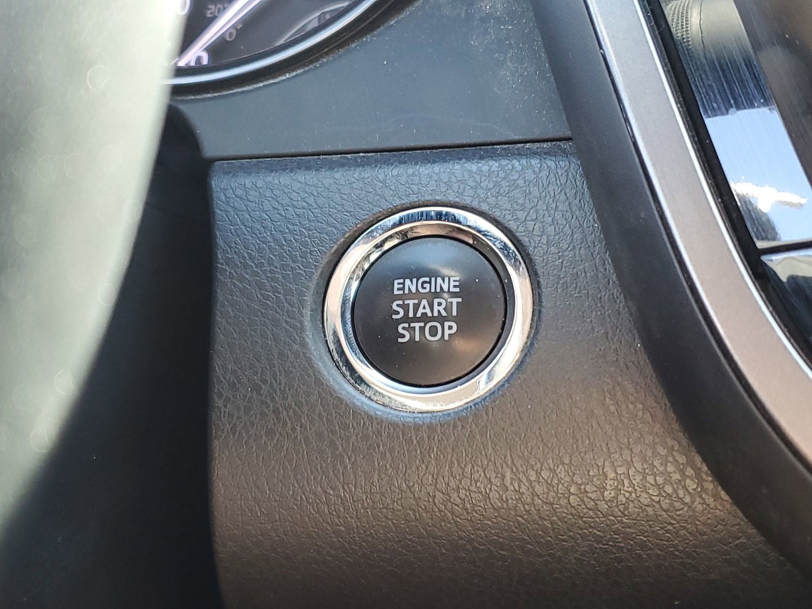 Used 2022 Toyota Camry SE w/ Convenience Package FWD image 32