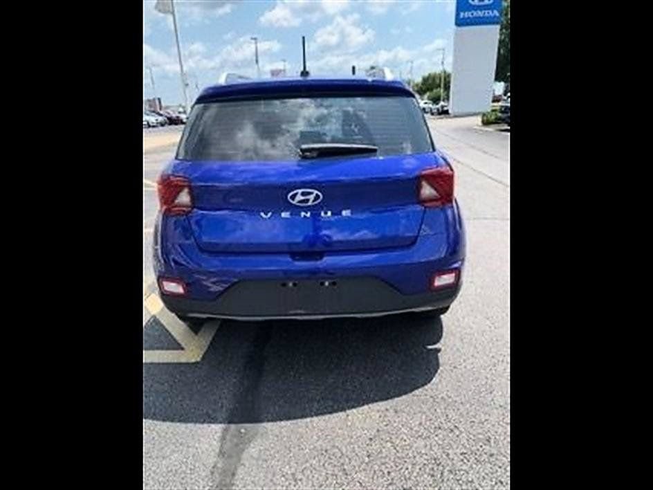 Used 2024 Hyundai Venue Limited FWD image 5