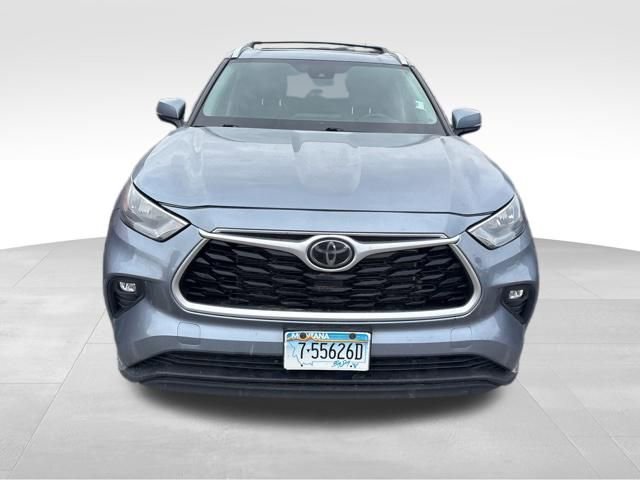 Used 2020 Toyota Highlander XLE AWD/4WD image 5