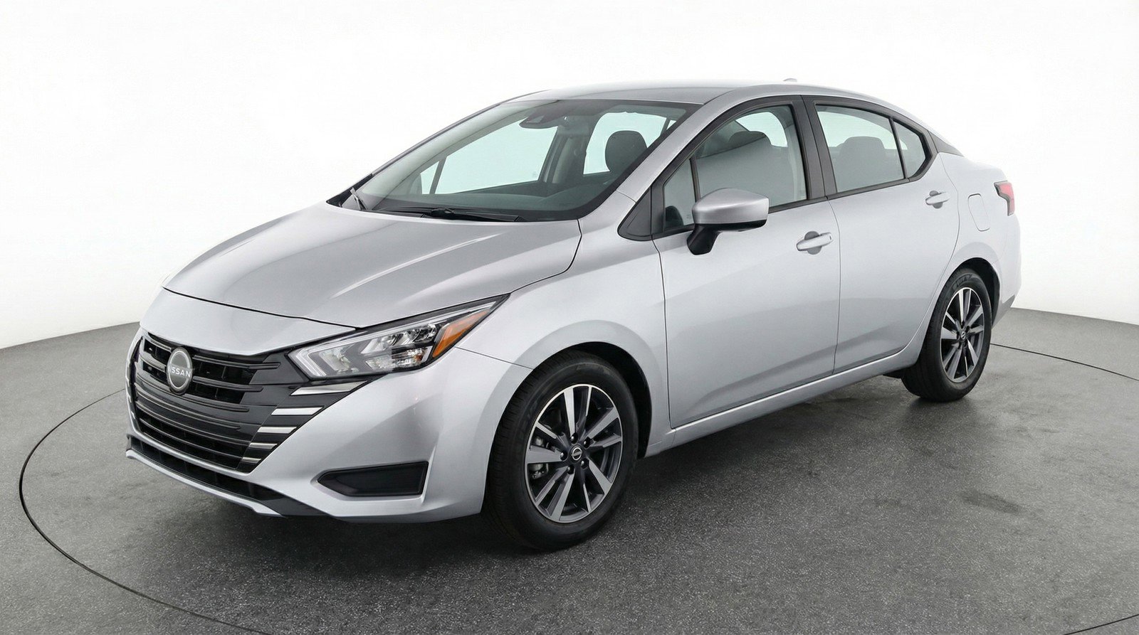 Used 2025 Nissan Versa SV image 3