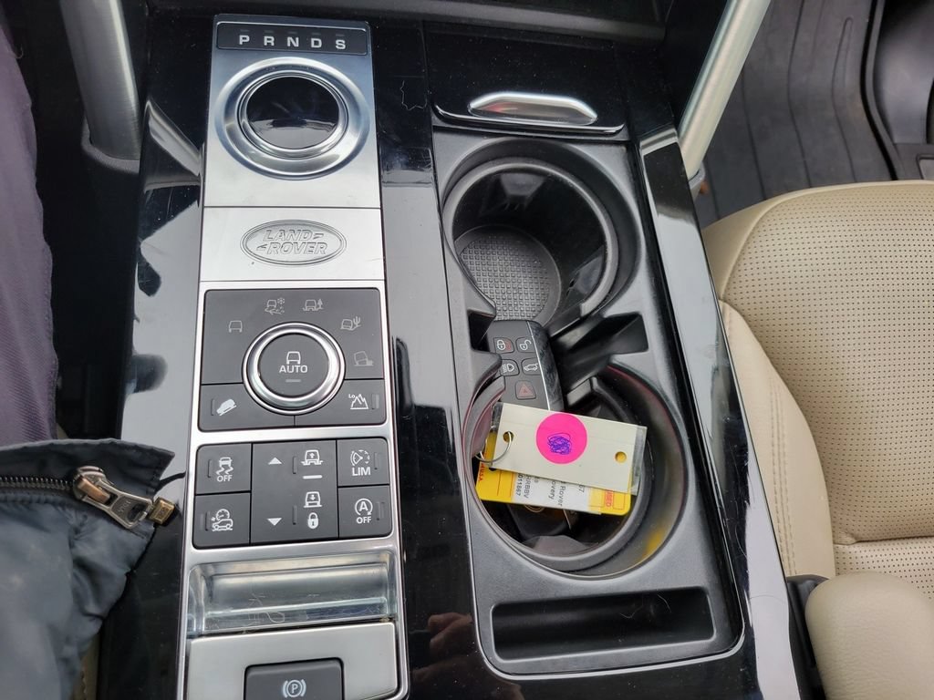 Used 2017 Land Rover Discovery HSE AWD/4WD image 38