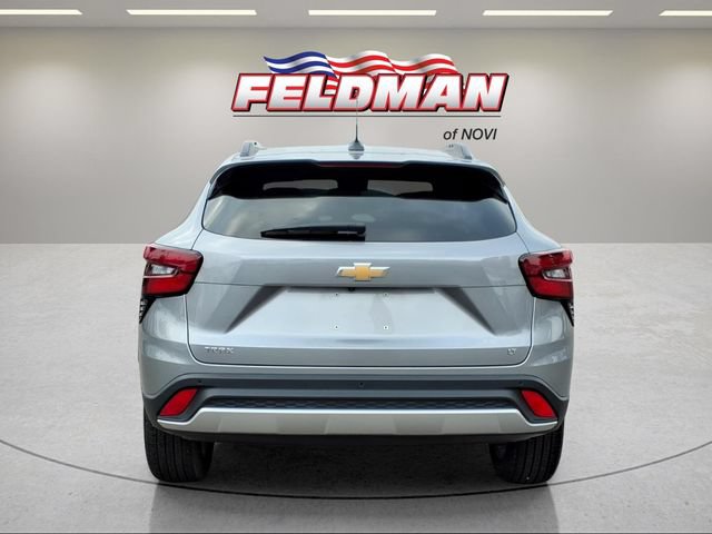 Used 2025 Chevrolet Trax LT w/ Driver Confidence Package FWD image 4