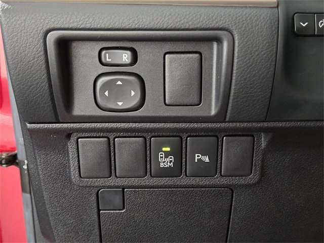 Used 2013 Lexus ES 300h w/ Luxury Pkg image 39