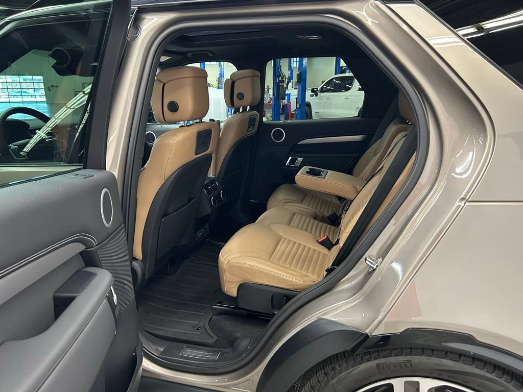 Used 2024 Land Rover Discovery Dynamic SE AWD/4WD image 17