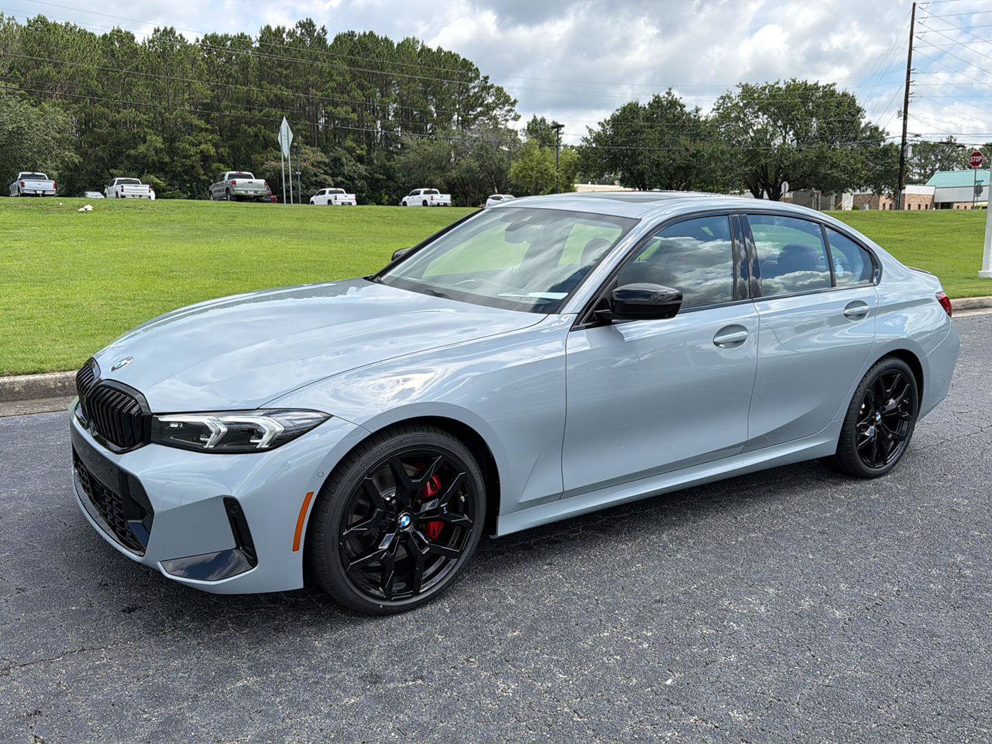 New 2026 BMW 330i xDrive Sedan w/ M Sport Package AWD/4WD image 2