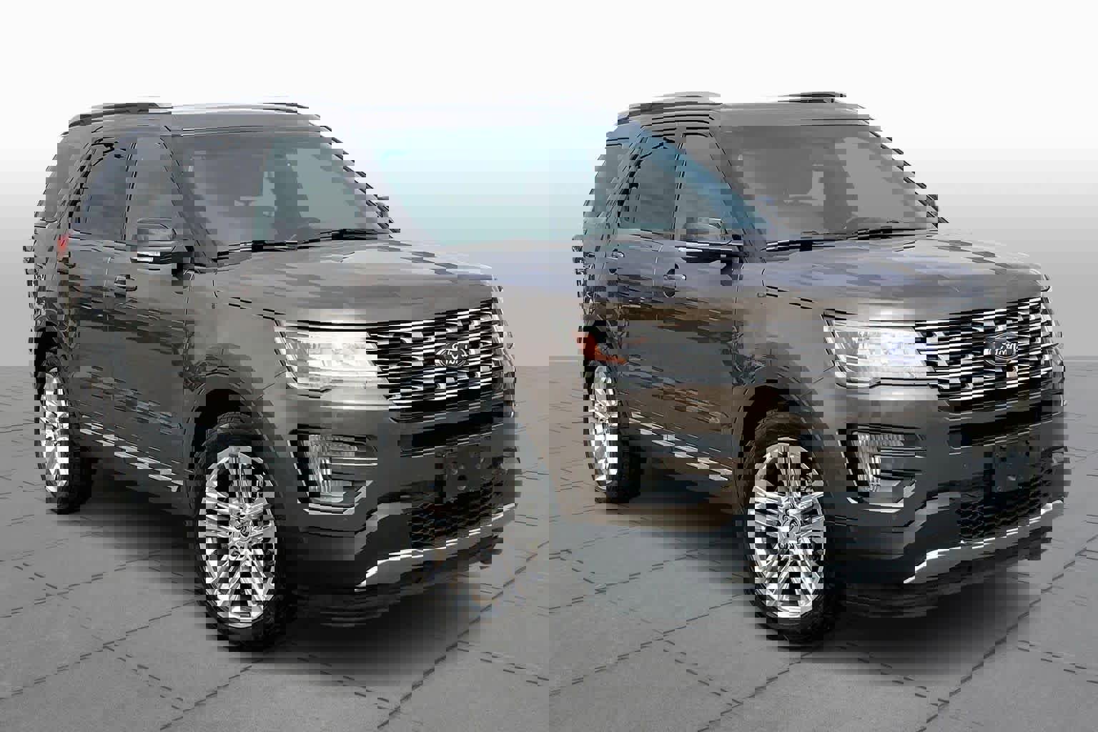 Used 2016 Ford Explorer XLT w/ Equipment Group 202A image 3