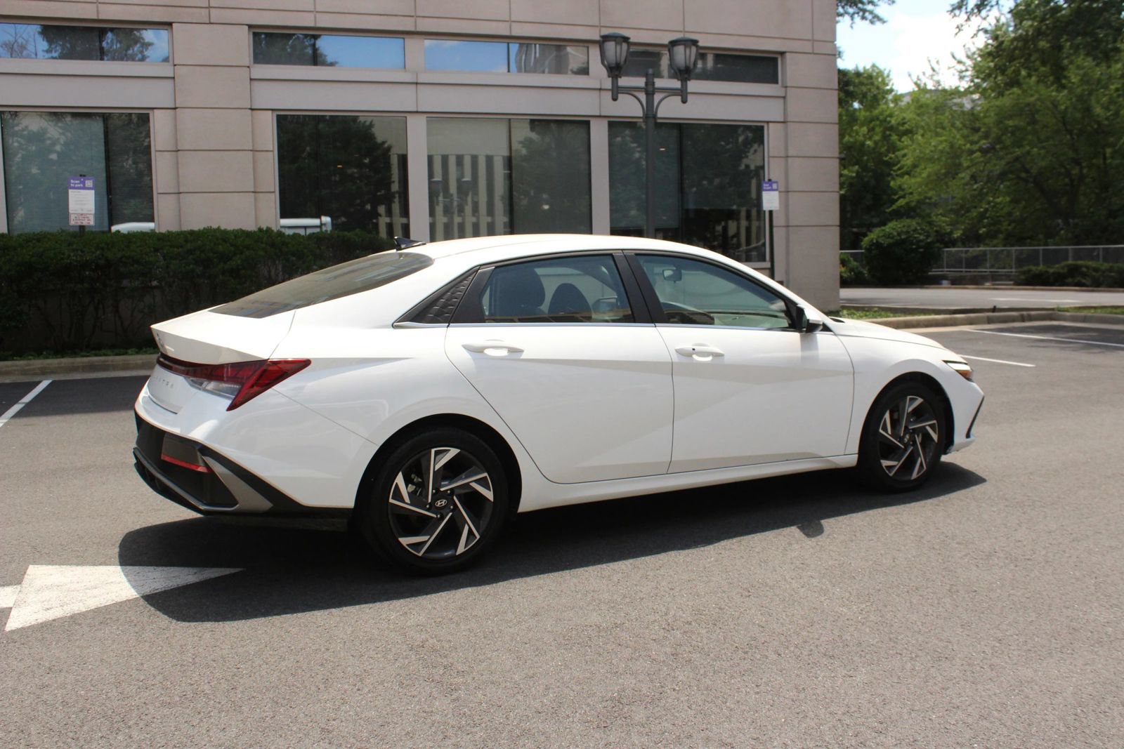 Used 2025 Hyundai Elantra SEL FWD image 7