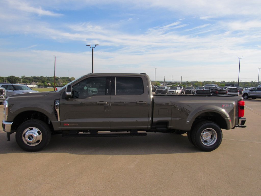 New 2027 Ford F350 Lariat w/ Lariat Premium Package AWD/4WD image 3