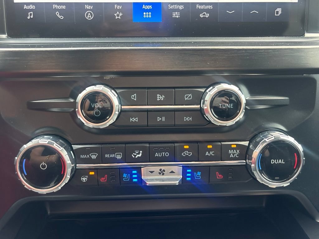 Used 2023 Ford F350 Lariat w/ Lariat Ultimate Package AWD/4WD image 28