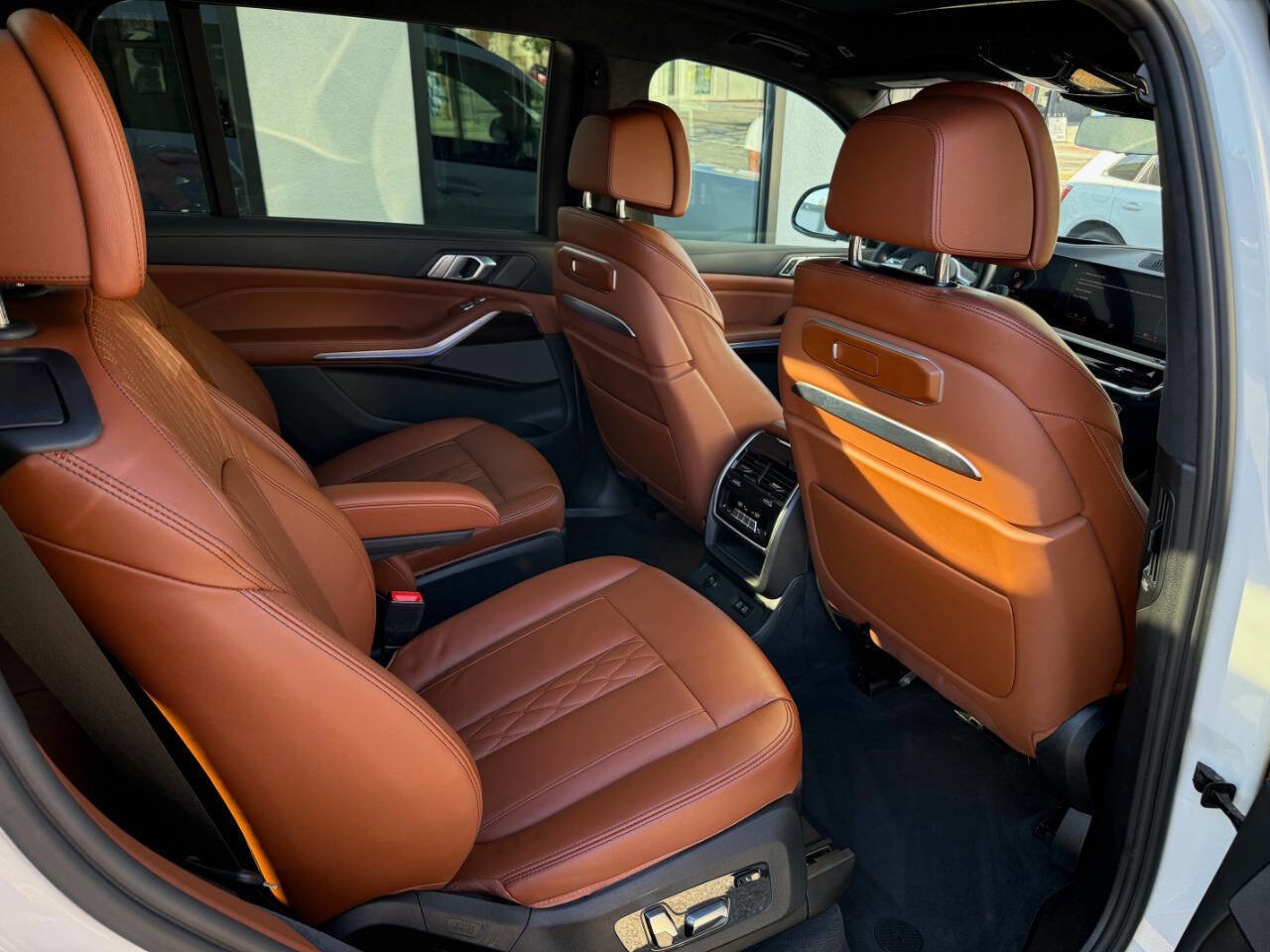 Used 2023 BMW X7 xDrive40i w/ Executive Package image 31