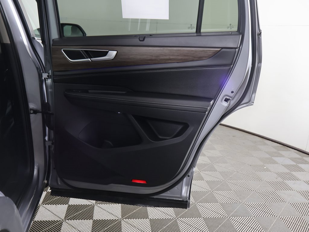 Used 2024 Volkswagen Atlas SEL image 32