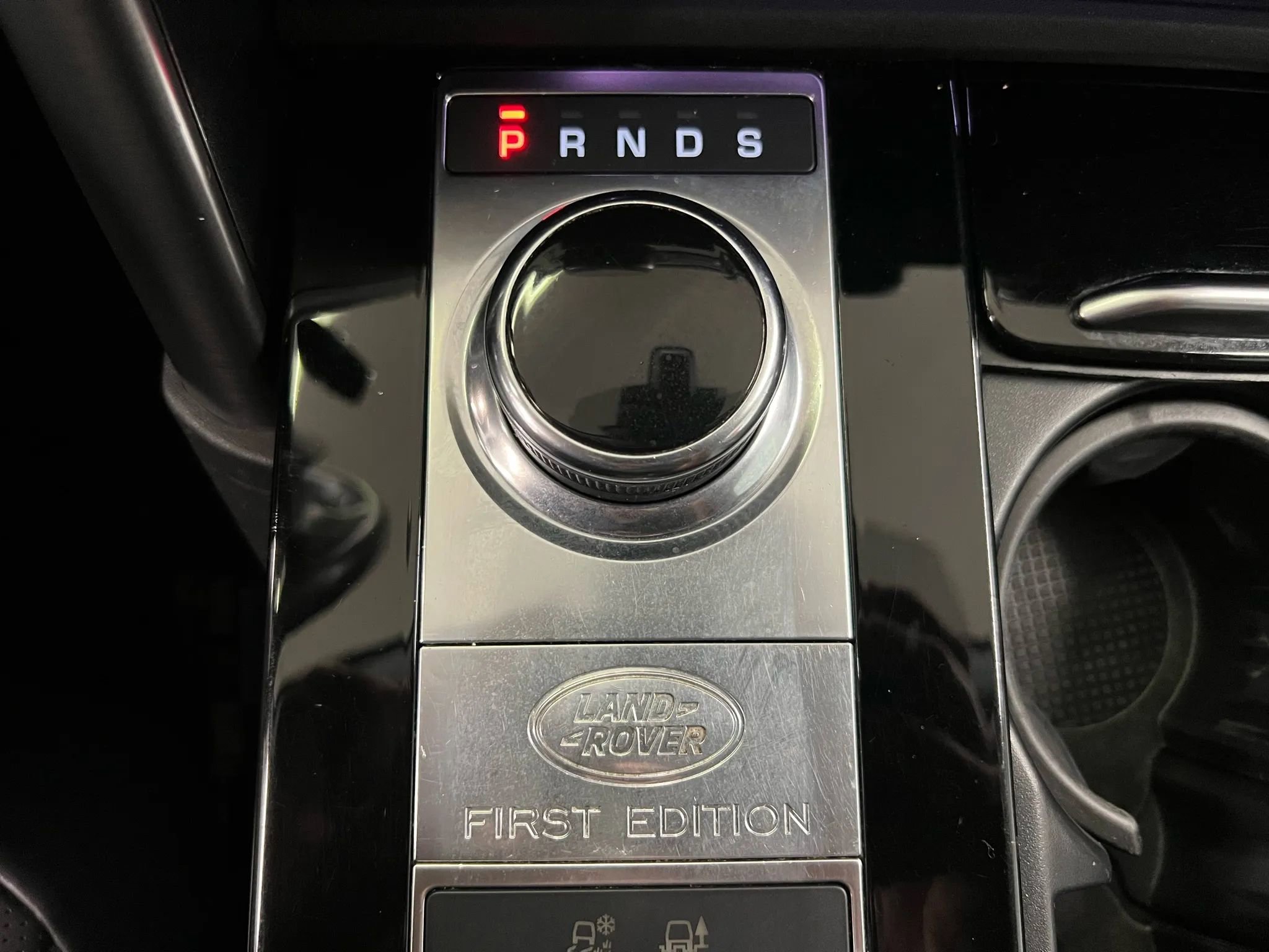Used 2017 Land Rover Discovery First Edition image 23