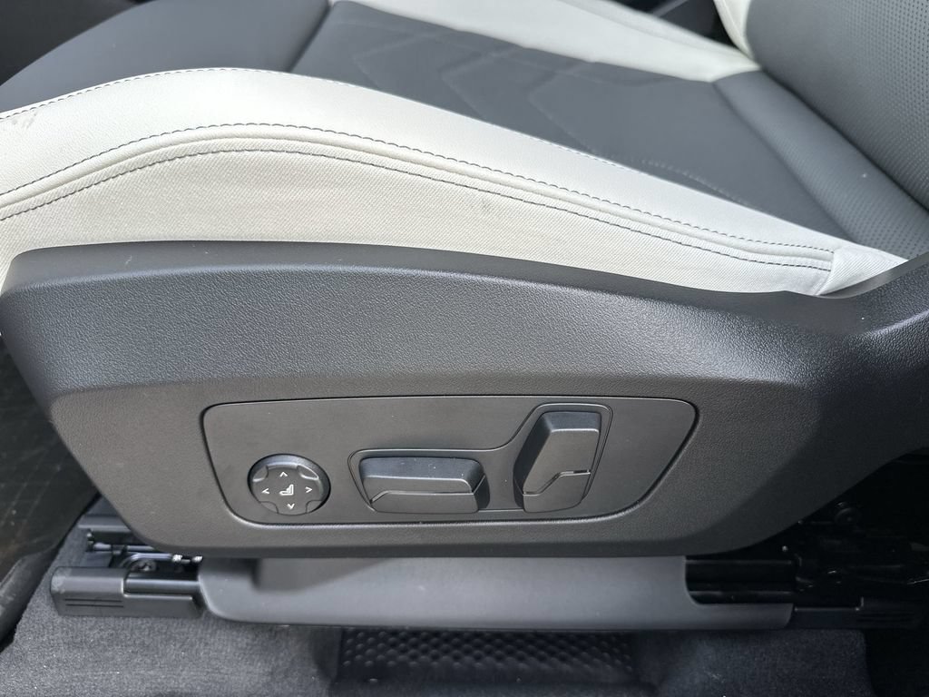 Used 2026 BMW X1 xDrive28i AWD/4WD image 16