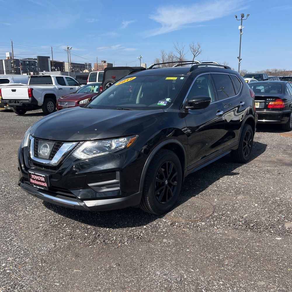 Used 2017 Nissan Rogue SV w/ Midnight Edition image 2