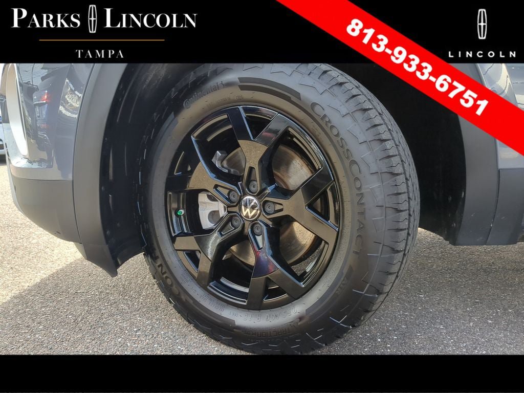 Used 2025 Volkswagen Atlas Peak Edition SE AWD/4WD image 35