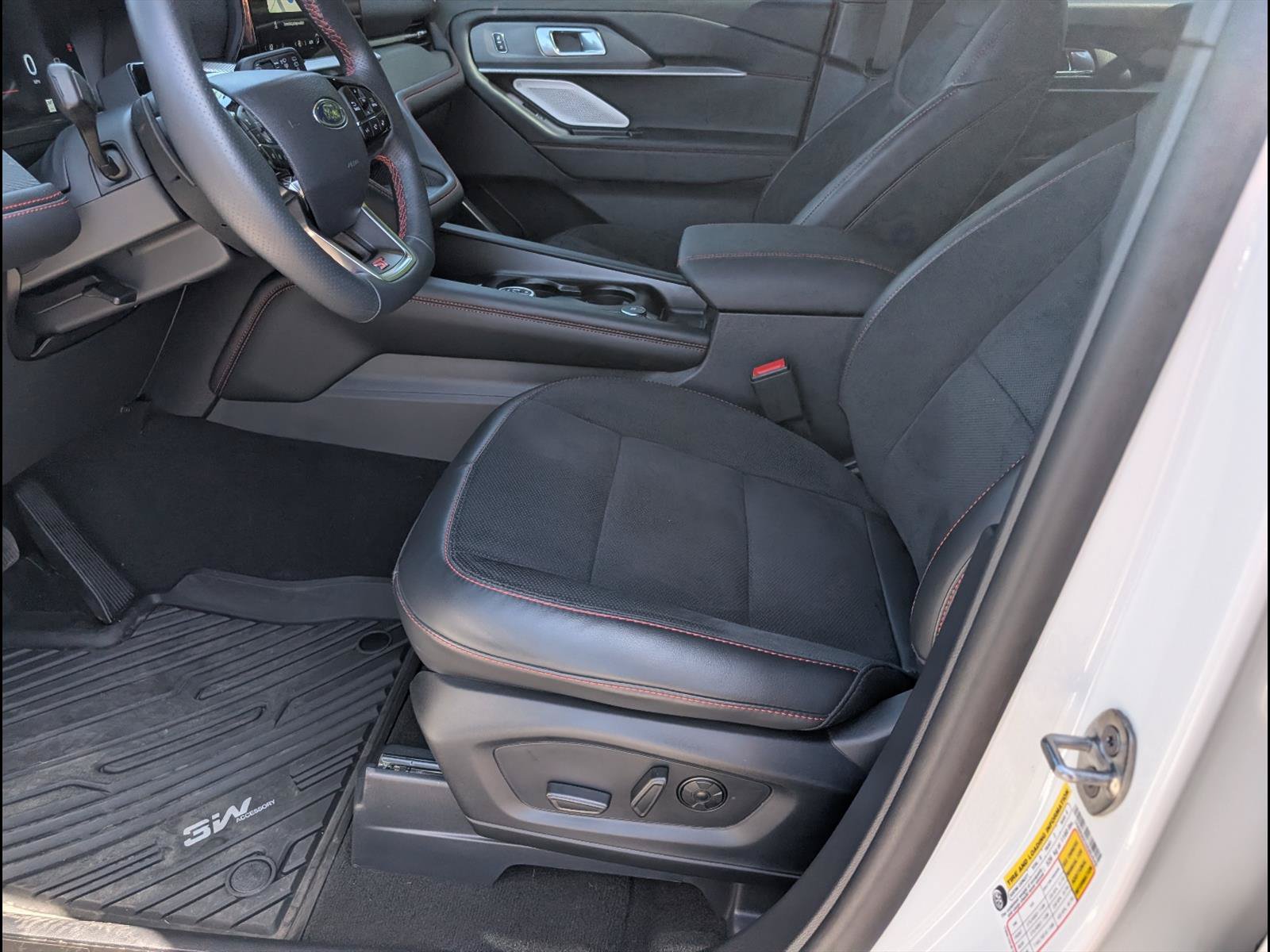 Used 2025 Ford Explorer ST w/ Sun And Sound Package AWD/4WD image 12