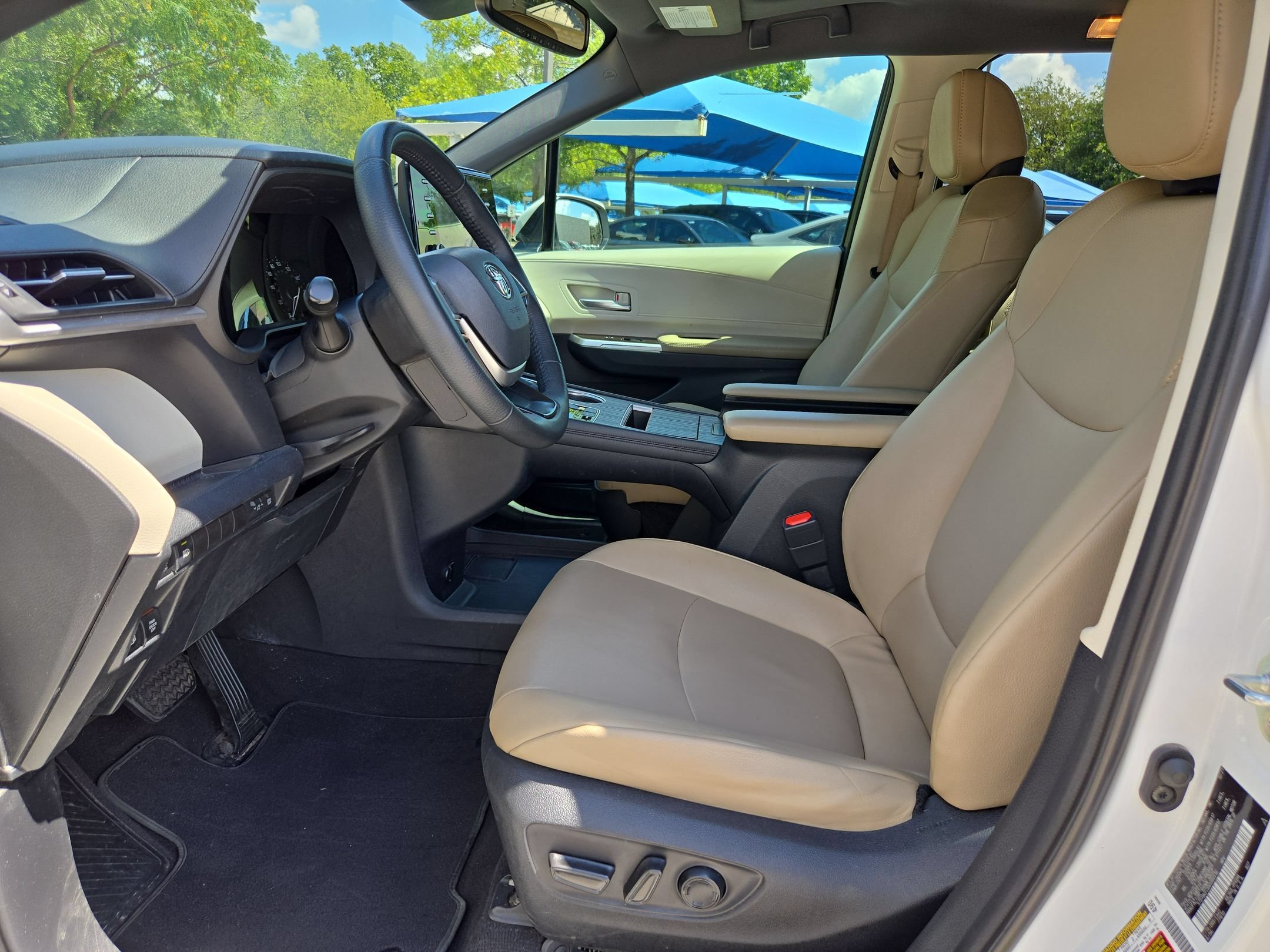 Used 2022 Toyota Sienna XLE FWD image 9