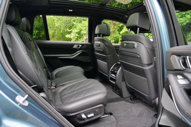 Used 2024 BMW X7 xDrive40i w/ Premium Package image 50