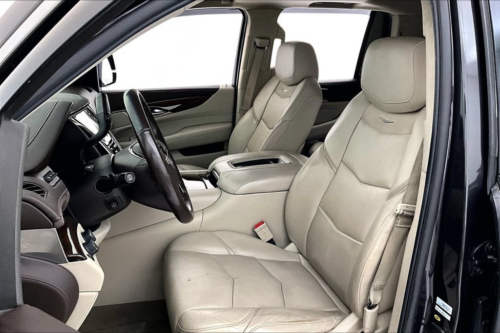 Used 2017 Cadillac Escalade Luxury AWD/4WD image 34