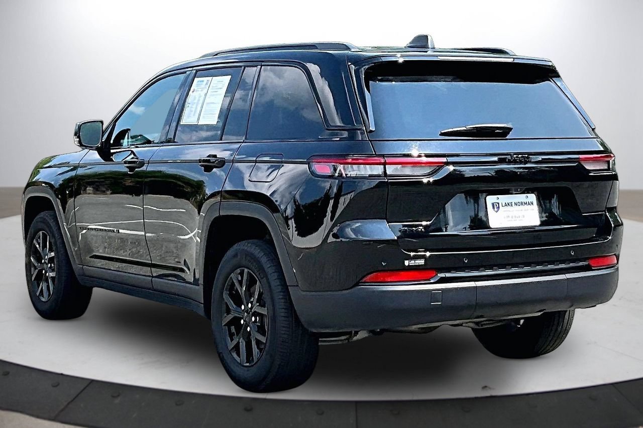 Certified 2024 Jeep Grand Cherokee Altitude AWD/4WD image 7