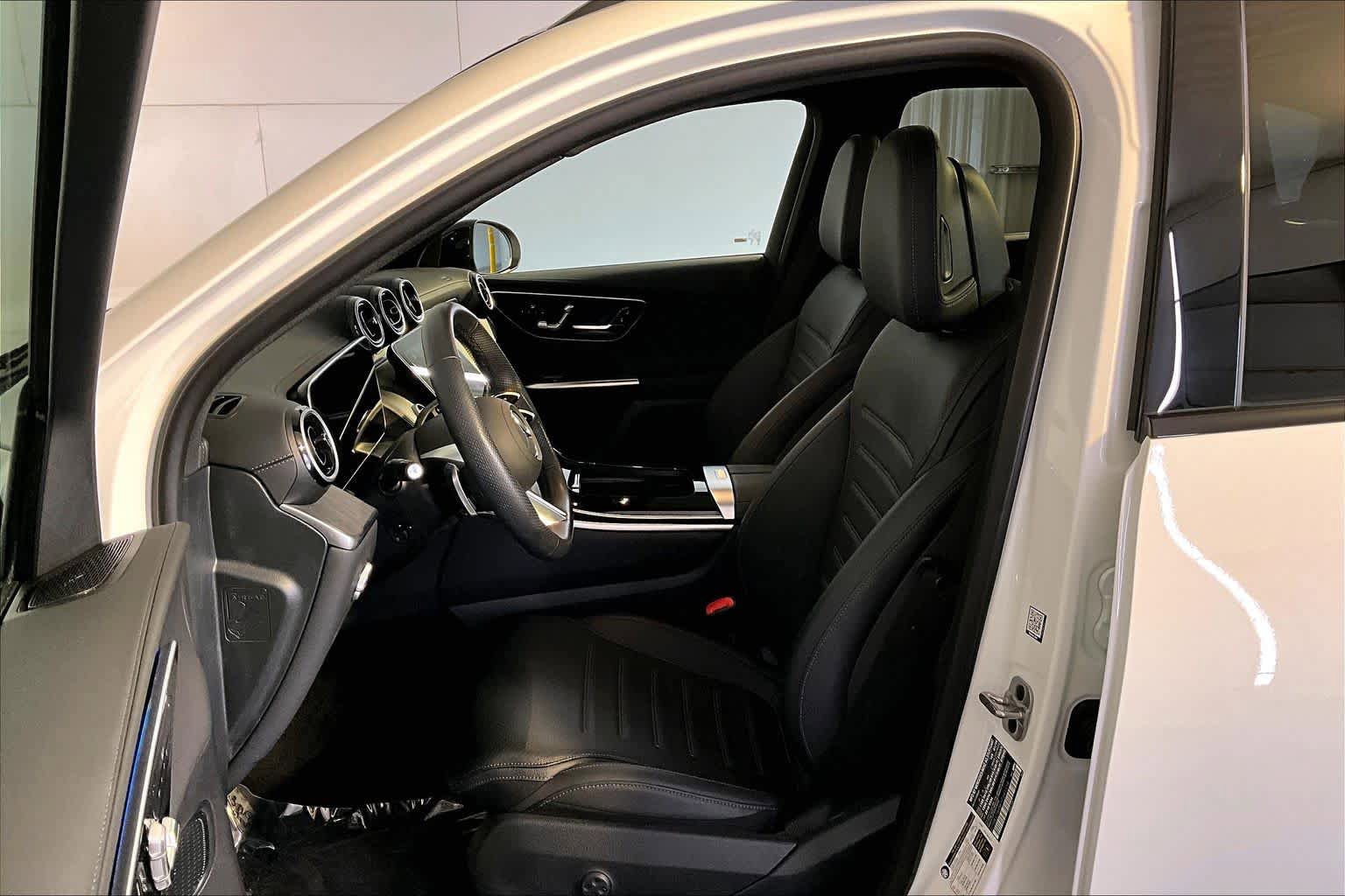 Used 2025 Mercedes-Benz GLC 300 4MATIC image 9
