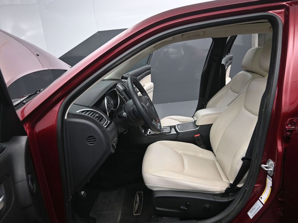 Used 2016 Chrysler 300 Limited image 10
