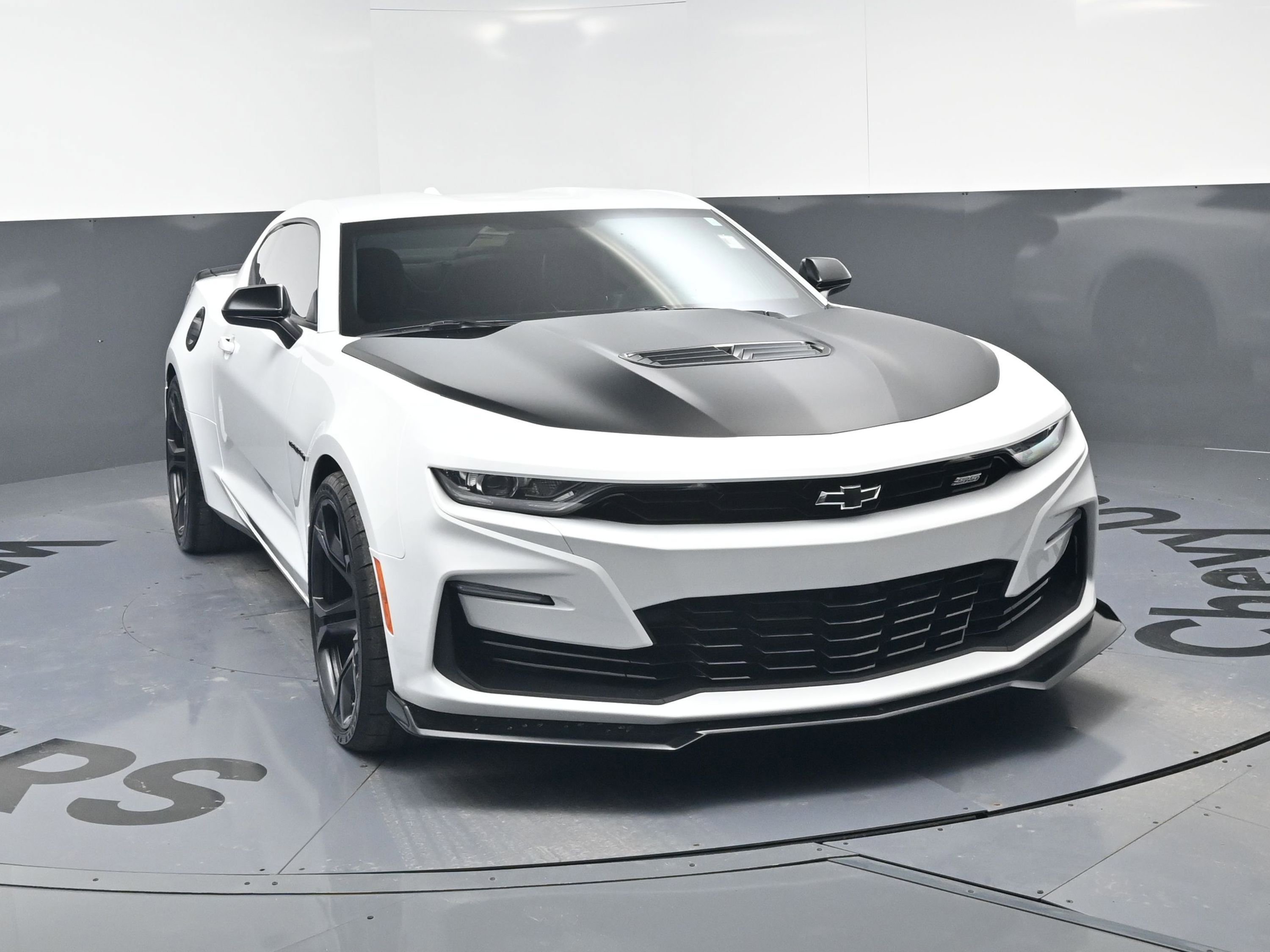 Used 2023 Chevrolet Camaro SS RWD image 3