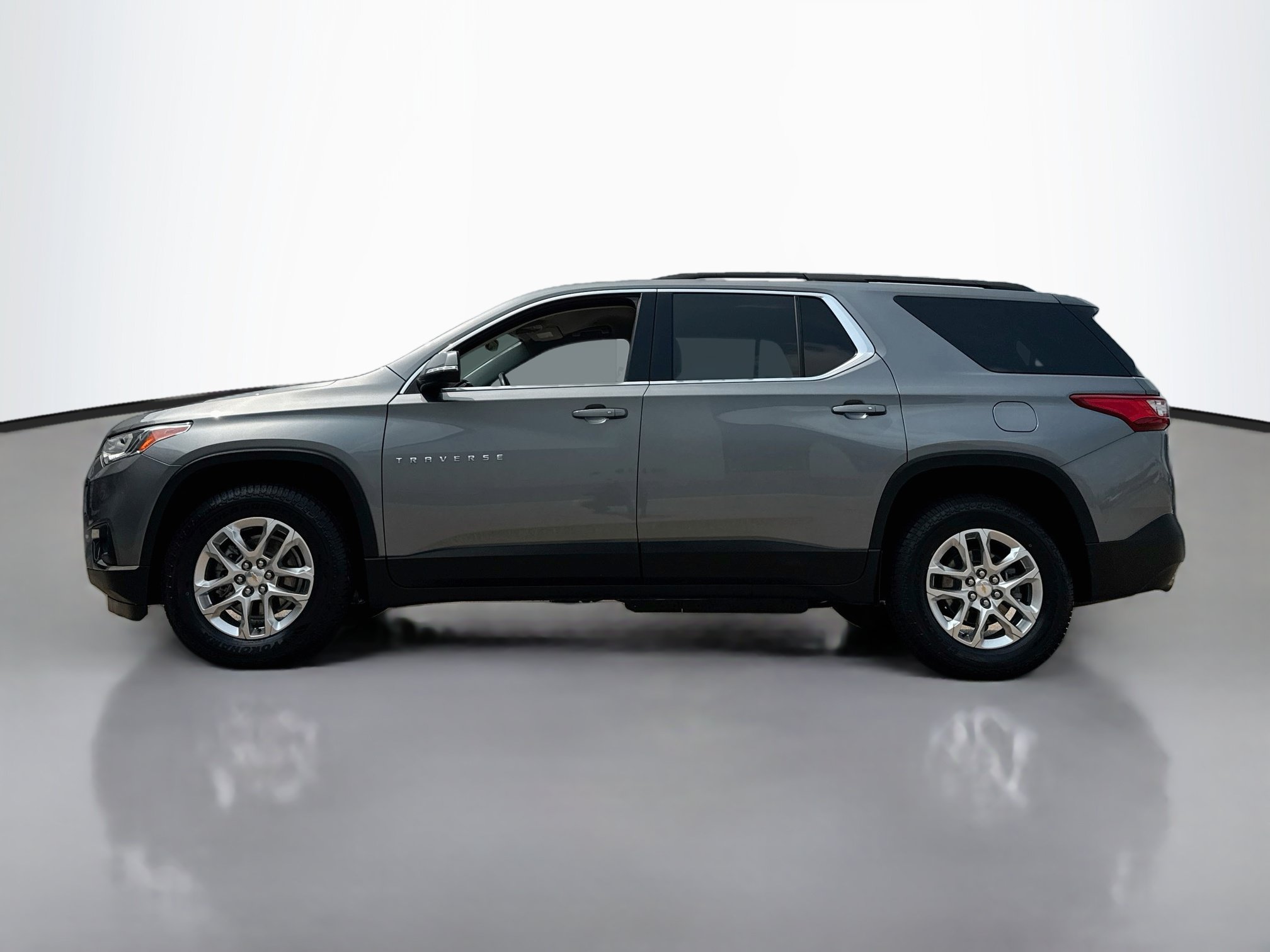 Used 2021 Chevrolet Traverse LT w/ LPO, Floor Liner Package AWD/4WD image 4
