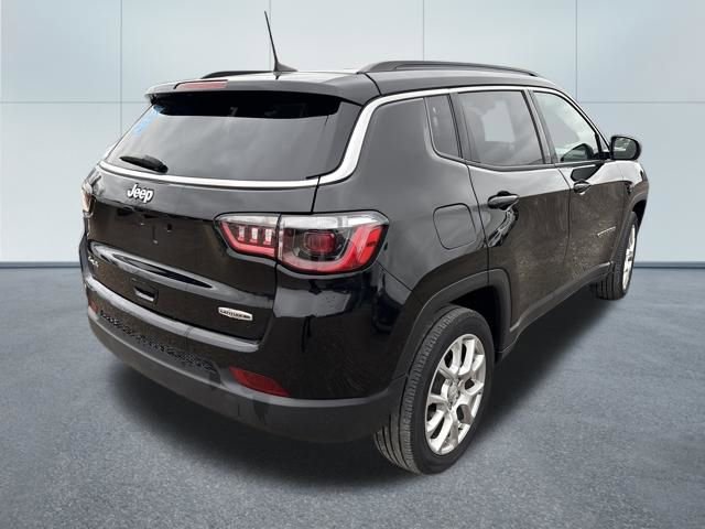 Used 2023 Jeep Compass Latitude image 4