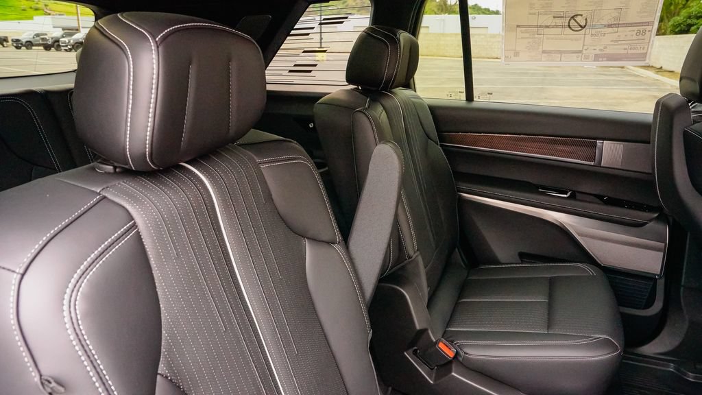 New 2027 Cadillac Vistiq Luxury w/ LPO, Floor Liner Package AWD/4WD image 11
