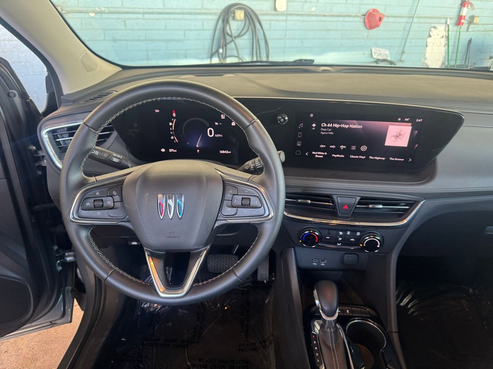 Used 2025 Buick Encore GX Preferred image 33