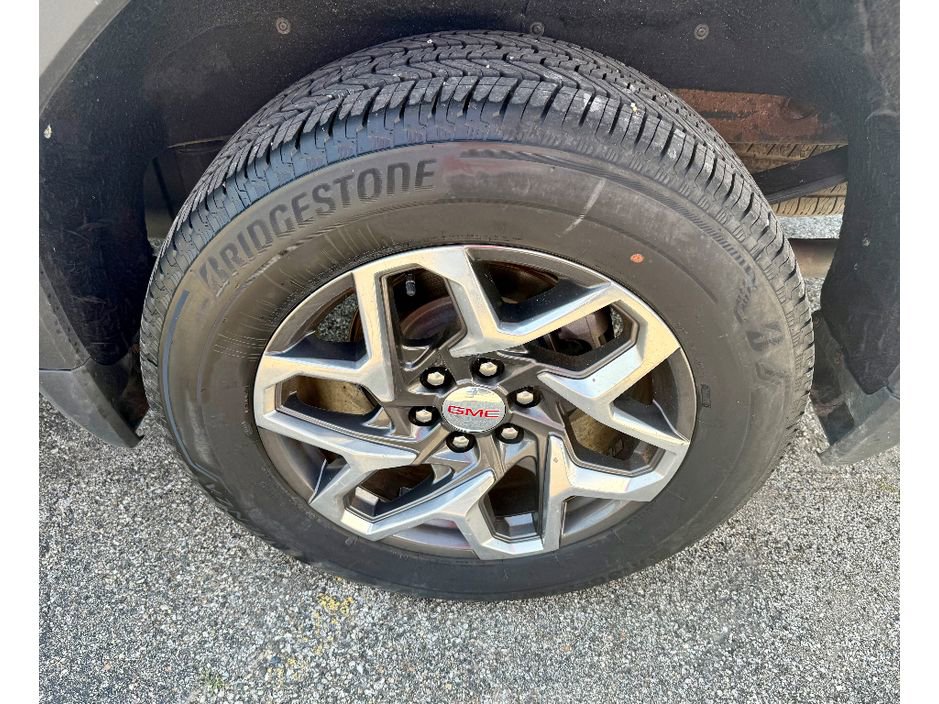 Used 2023 GMC Sierra 1500 SLT w/ SLT Premium Plus Package AWD/4WD image 9