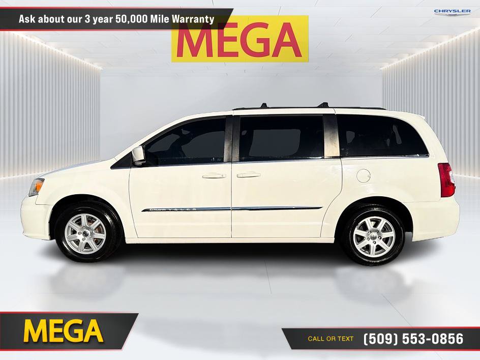 Used 2011 Chrysler Town & Country Touring FWD image 10