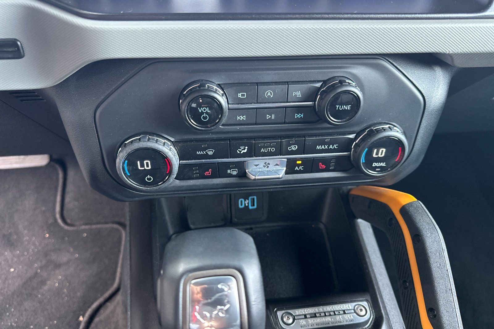 Used 2023 Ford Bronco Badlands image 24