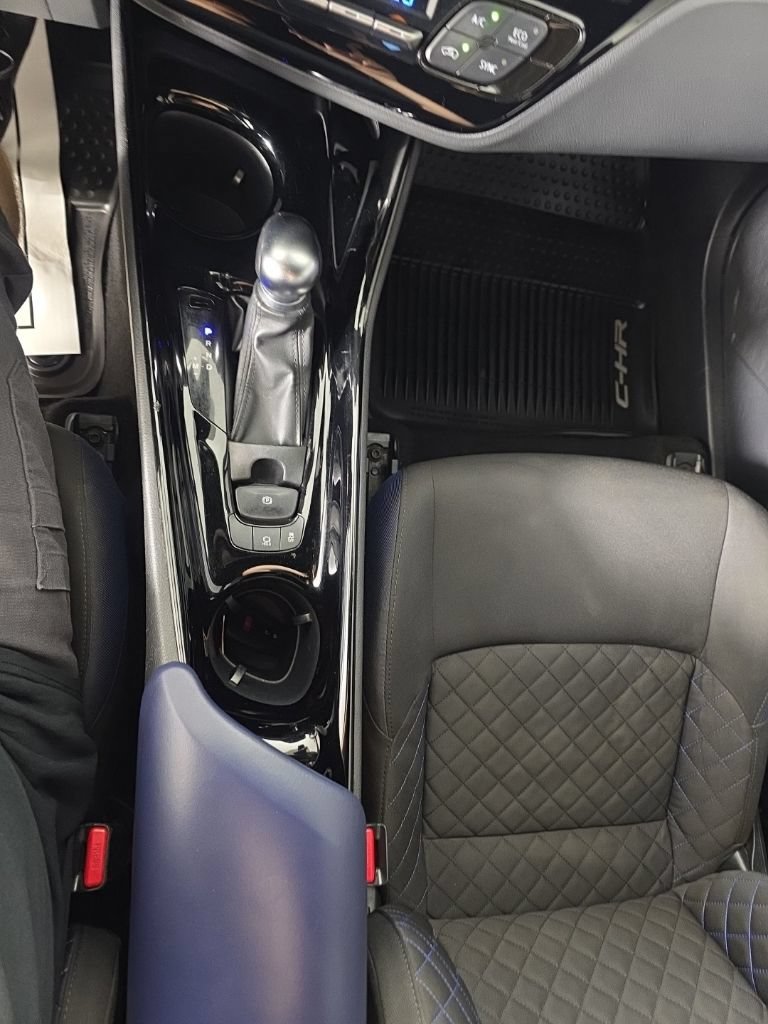 Used 2020 Toyota C-HR XLE FWD image 20