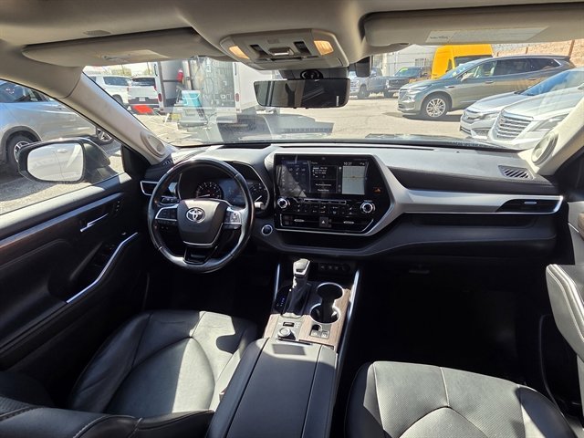 Used 2021 Toyota Highlander Platinum image 4