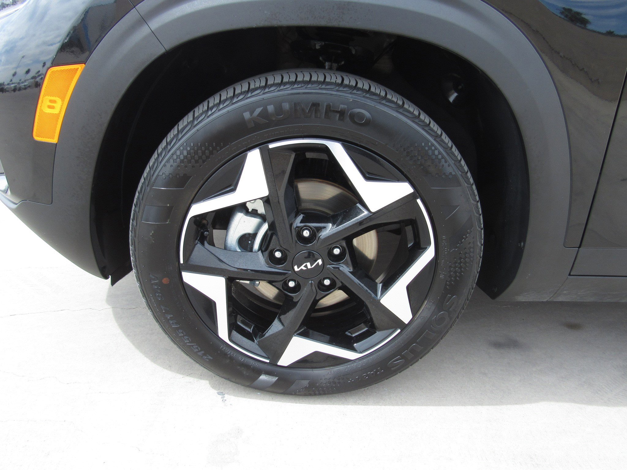 Used 2025 Kia Seltos S image 4