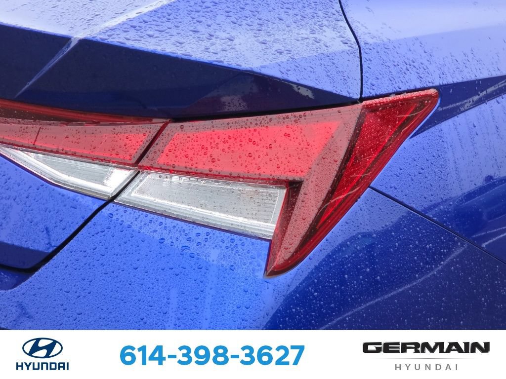 Certified 2025 Hyundai Elantra SE FWD image 10