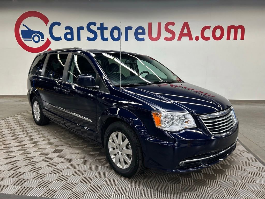 Used 2015 Chrysler Town & Country Touring FWD image 1